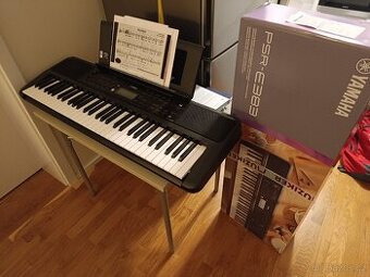 Yamaha PSR-E383 Keyboard s dynamikou Black