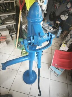 Ruční litinová pumpa standart T nová.