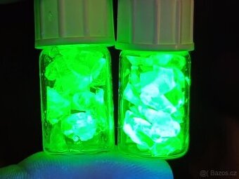 Uranové sklo v lahvičce