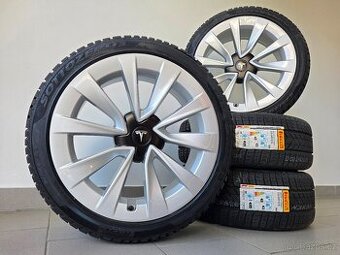 Orig. Tesla Model3 - Zimní Pirelli 235/40/19 - nejetá