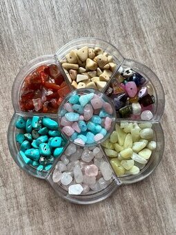 Sada krystalů s otvorem pro navlékání