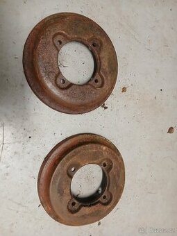 Zetor 4011 zaváží do předních kol