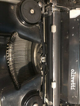 Psací stroj Olivetti