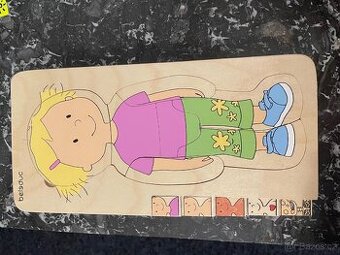 Dřevěná skládačka panenka Beleduc