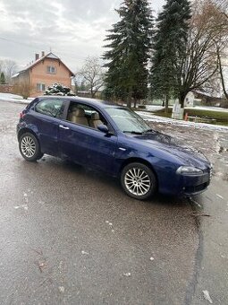 Alfa Romeo 147 1,9 JTD rok 2005 klima