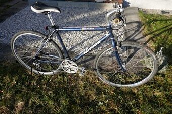 trekové kolo AUTHOR