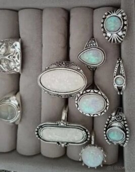 Nová sada souprava bižuterní 8 ks prstynku perletove