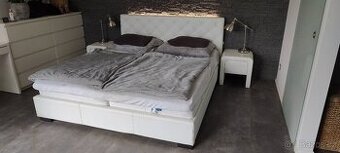 Manželská postel 200 x 180 s lamel. rošty a nočními stolky