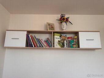 Prodám postel se závěsnou policí