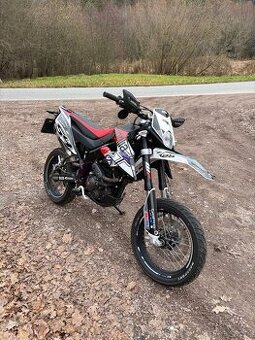 Aprilia 125 SX – TOP stav, r. 2024, plná servisní historie