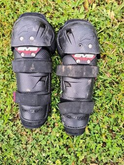 EVS Chrániče délka 43 cm. - 1