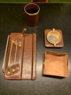 Stolní kožená kancelářská sada na psací stůl.