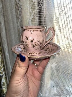Růžový porcelánový šálek s podšálkem 199,-
