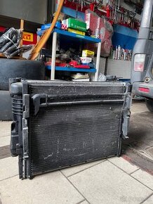 chladičová stěna BMW