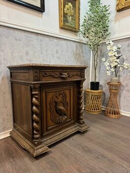 Masivní řezbovaná komoda (143011)