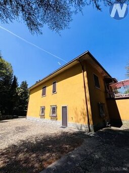 Rezidence Leopold s venkovním bazénem v Chiusi della Verna, 