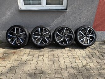 Originál letní sada 20” VW - kola Leeds + Pirelli Scorpion