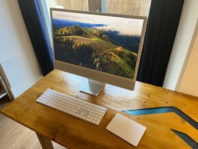 Apple iMac 2021 stříbrný 24” - 1