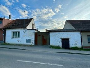 Dům určený k demolici v obci Uherčice, okres Břeclav - 1