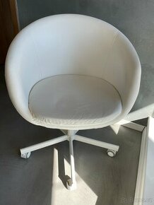 Otočná židle Skruvsta (IKEA)