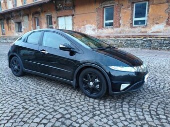 Honda Civic,1.8 benzín, Automat