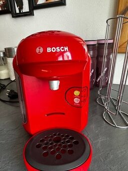 Kávovar bosch Tassimo + stojan na kapsle