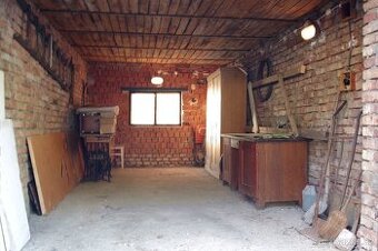 Garáž 23 m² Adamov ul. Komenského