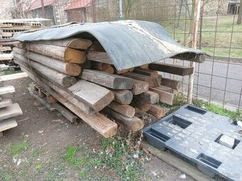 Prodám staré trámy různé rozměry.