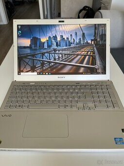 Sony VAIO 15.6" SVS1511V9ES (i7, 8GB RAM, 640 GB)