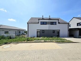 Prodej domu 98 m² s pozemkem 428 m² - 1
