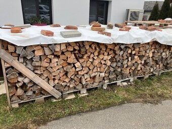 Dřevo měké,suché,štípané