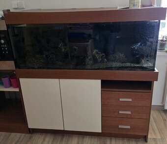 Akvarium se skříňkou cca.400l