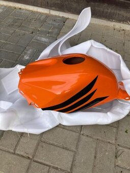 Prodám kryt nádrže na hondu CBR 600rr - 1