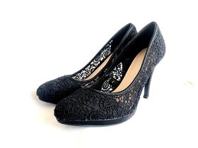 elegantní krajkové lodičky s podpatky NINE WEST 39