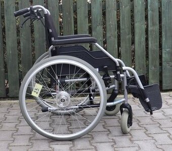 023-Mechanický invalidní vozík Meyra