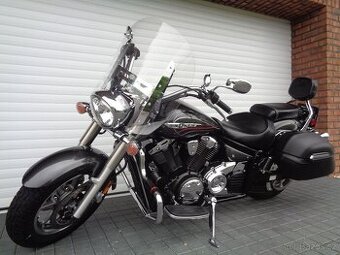 YAMAHA XVS 1300 A Midnight Star. 2012, velmi pěkná.