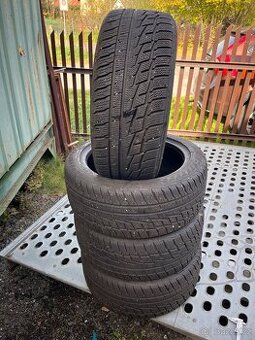 Zimní pneu 215/45 R16