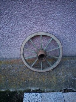Historické loukoťové kolo ze žebřiňáku