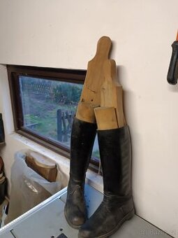 Stare vojenské boty