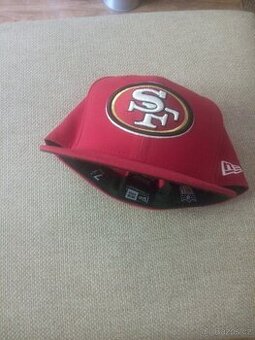 Červená kšiltovka New Era vel.7 1/2, ,