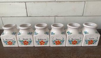 Sada dvanácti hezkých kořenek