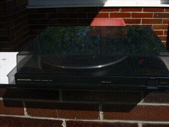 Gramofon Marantz TT-151.