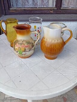 Prodám 5 džbánků.