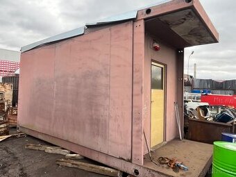 Stavební buňka s čelním vstupem