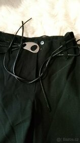 Černé kalhoty
