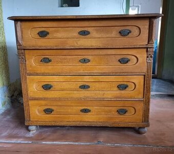 Starožitná komoda