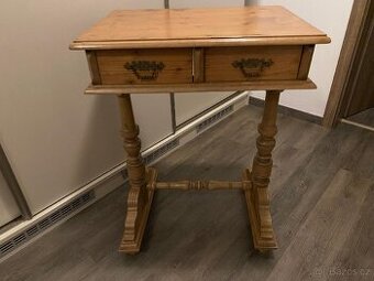 Starožitný stolek
