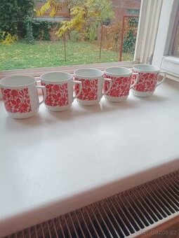 Hrnky ,Červený jetel" ,5 ks,cena za celek.