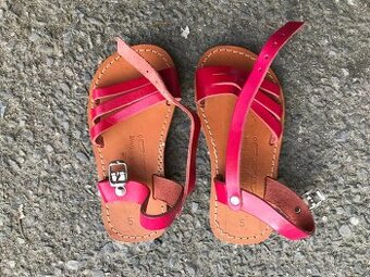 Kožené sandálky (EU 25)