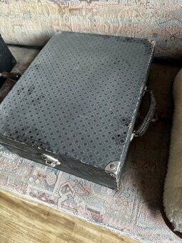 Starý kufříkový gramofon Klingsor